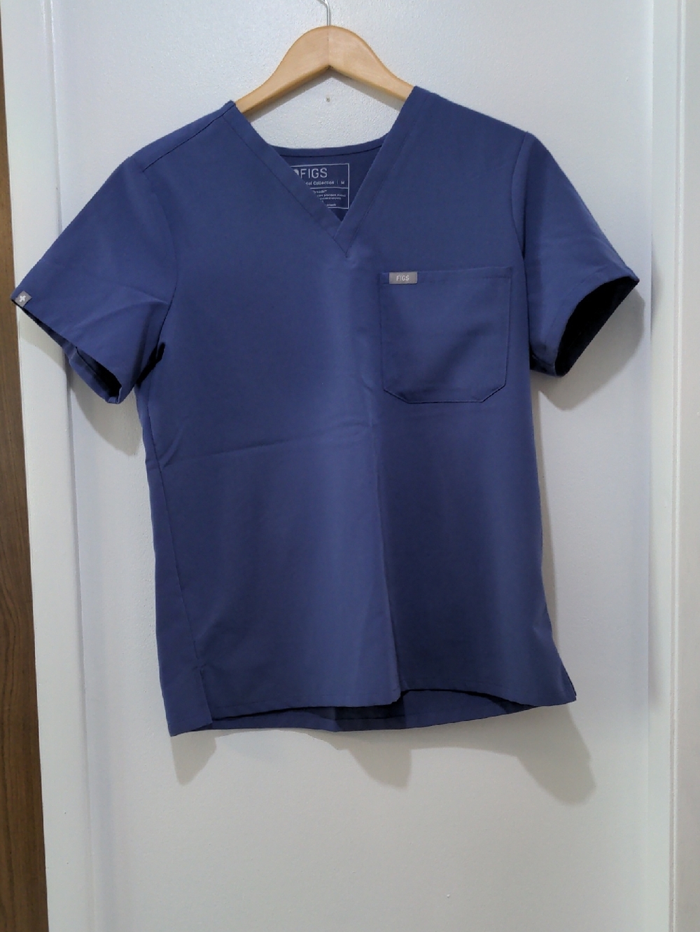 Like New Figs Catarina One Pocket Top